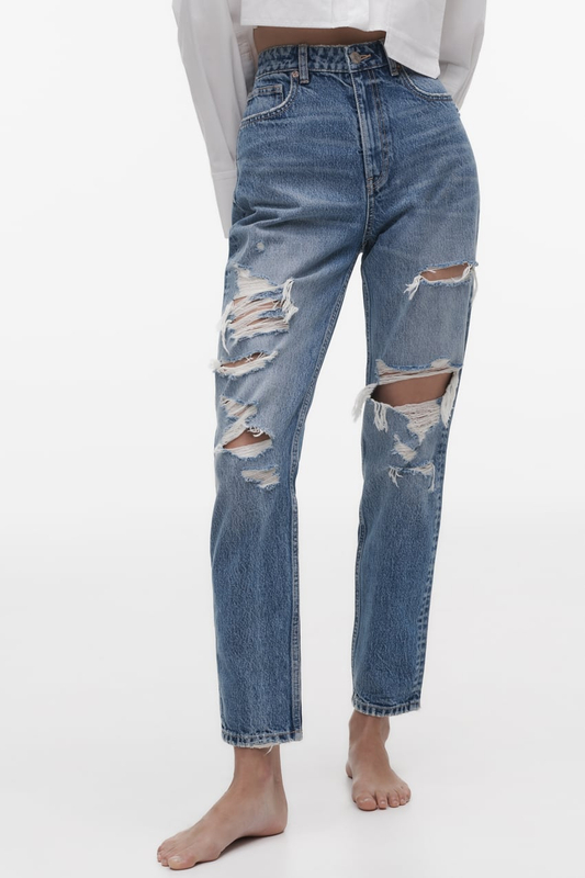 Fashionable fit light blue slim ripped denim jeans for women