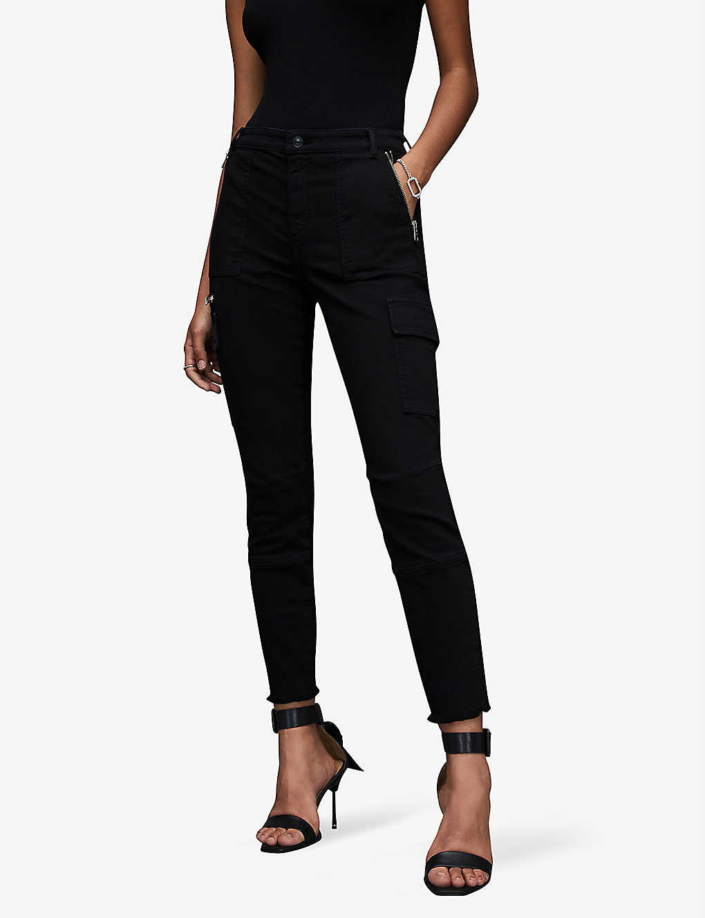 Comfortable slim high-waisted black cargo jeans for women